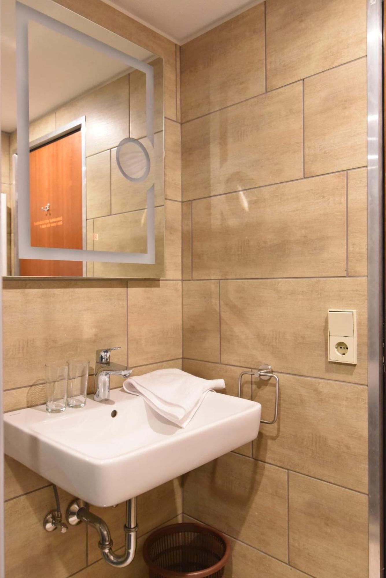 Triple Room Private Bathroom,1641967010:JPEG